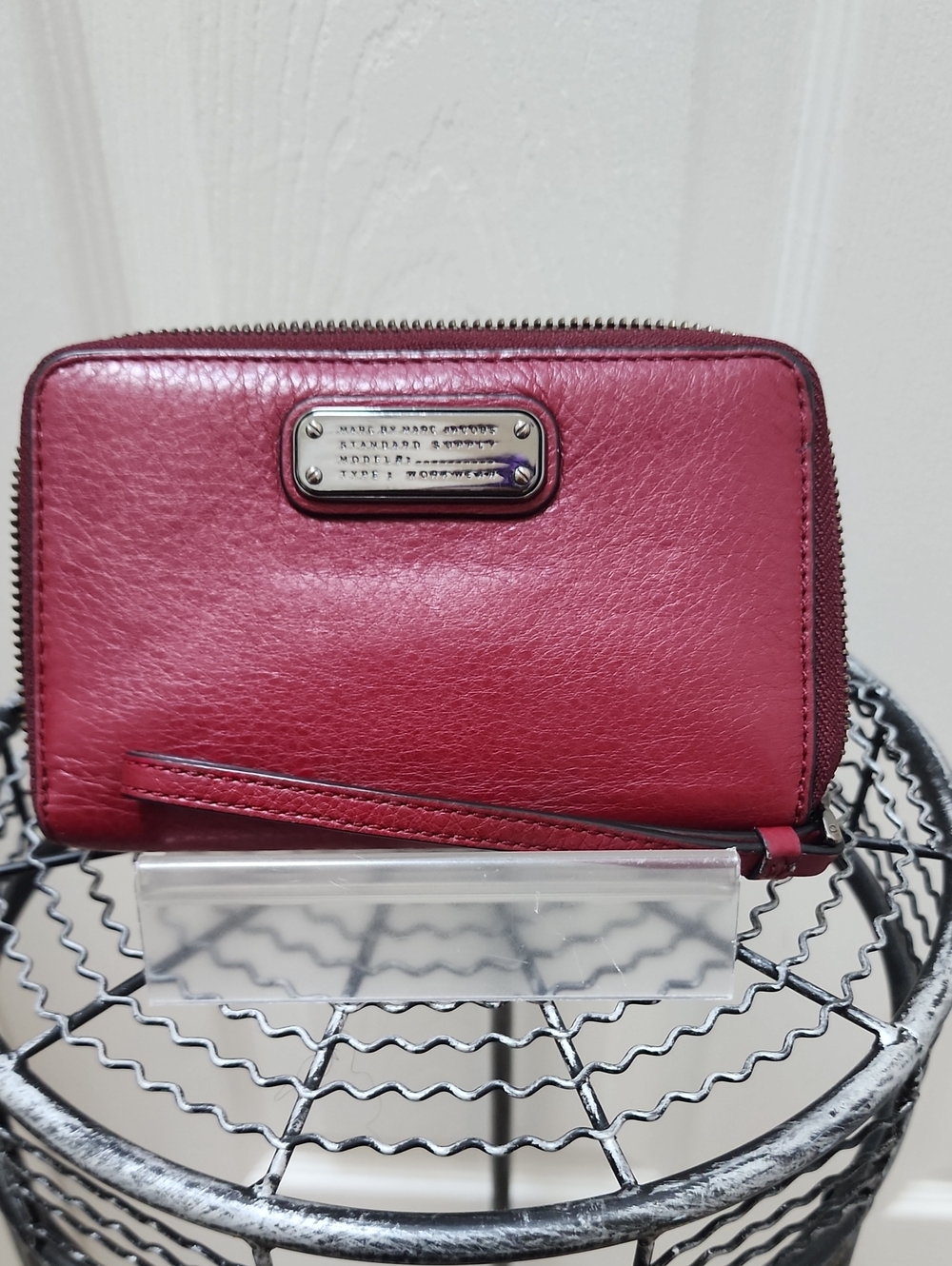 Marc by Marc Jacobs Raspberry Pink Leather Zip Wristlet - Picture 1 of 8